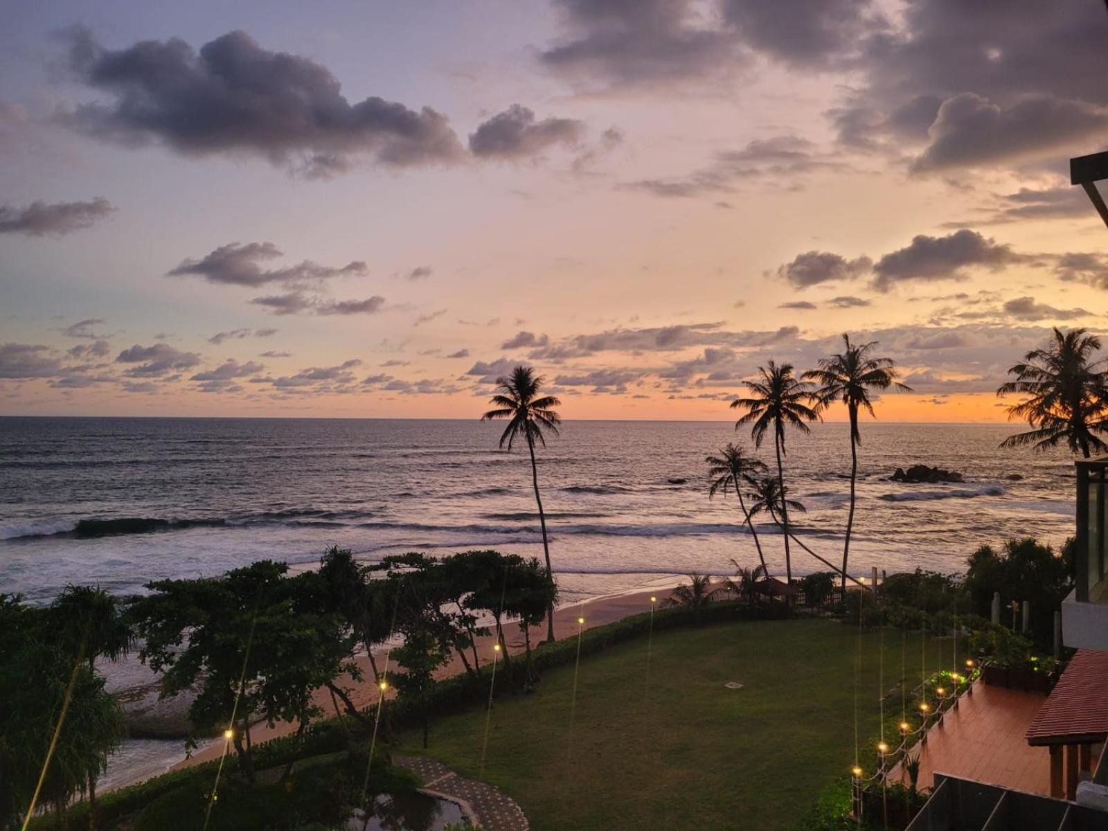 Hasara Oceanfront Apartments Galle Exterior foto